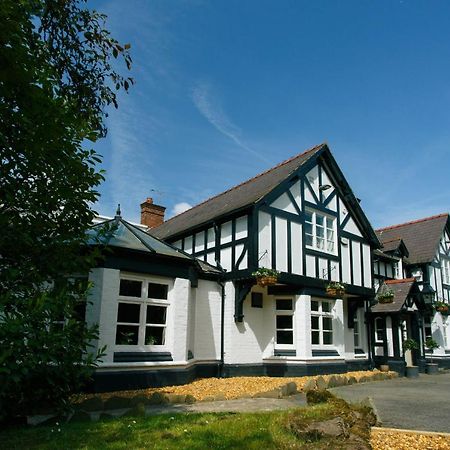The Egerton Arms Hotel Честър Екстериор снимка