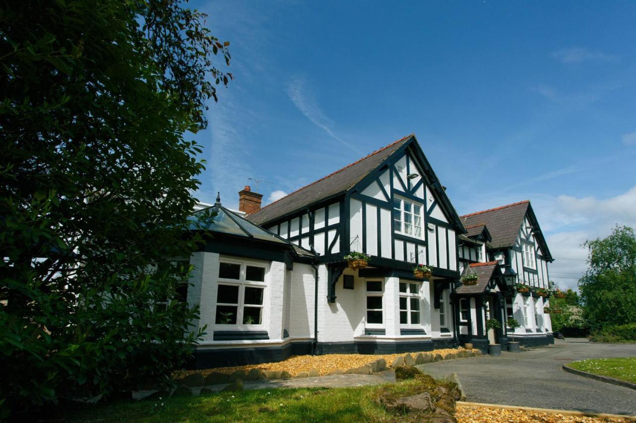 The Egerton Arms Hotel Честър Екстериор снимка